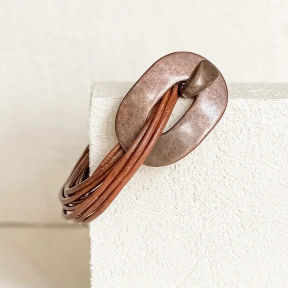 Brown Leather Bracelet with Metal Accent‎ Unisex